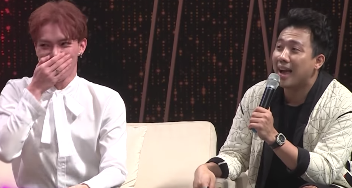 Người ấy là ai: Đức Phúc, Erik ngại ngùng khi được trai đẹp ôm hôn, bế bổng