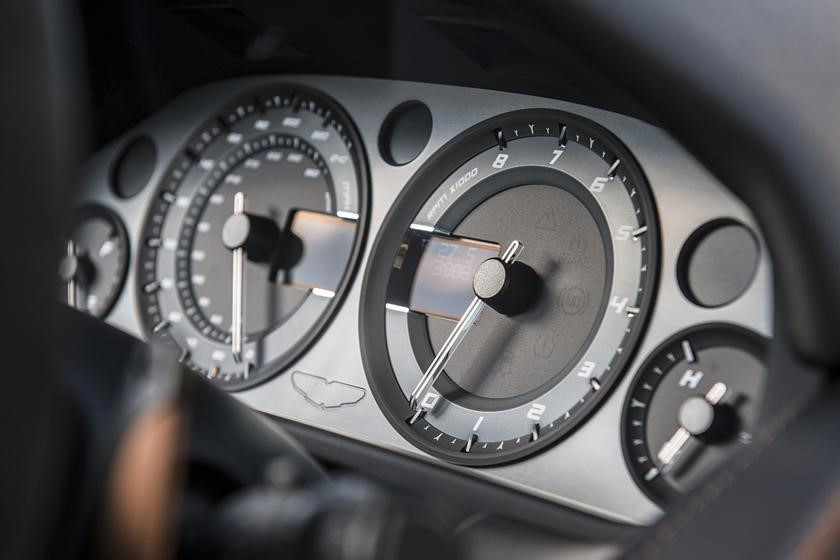 10 mẫu xe có đồng hồ hiển thị ấn tượng nhất thế giới