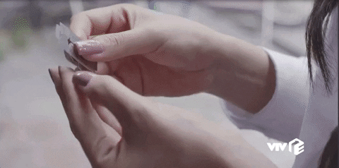 Cảnh Hoàng Thùy Linh cắt máu thử lòng người yêu gây rùng mình