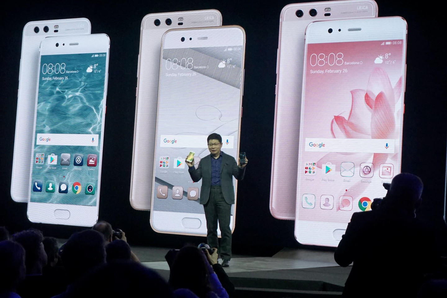 Tổng thống Trump ‘gắn vòng kim cô Tôn Ngộ Không’ lên đầu Huawei