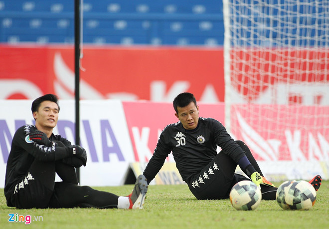 ‘Thủ môn Bùi Tiến Dũng không xứng đáng lên đội tuyển Việt Nam’