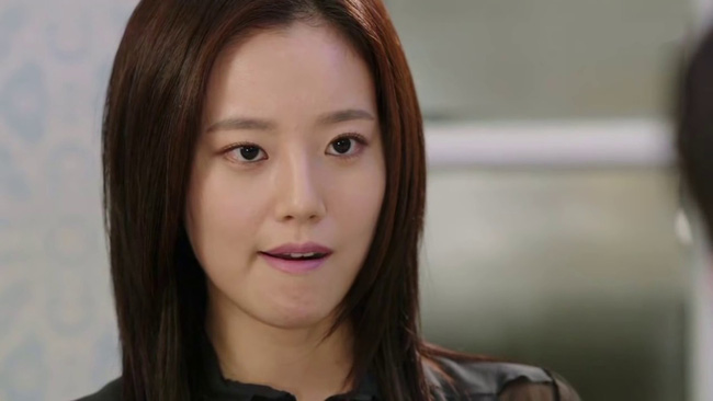 Bắt quả tang chồng đi cà phê với bồ nhí, vợ trẻ chưa kịp hành động thì giặc bên Ngô đã ra tay