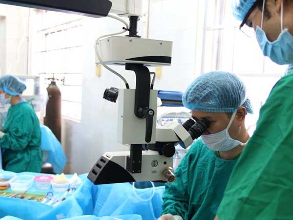 Câu nói của bệnh nhân nghèo sau phẫu thuật khiến bác sĩ sững sờ