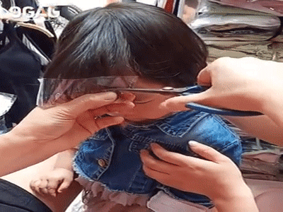 Sáng tạo vàng trong làng cắt tóc: Đỉnh cao cắt mái cực đơn giản mà không cần bắt lũ nhóc tỳ phải ngồi im bất động