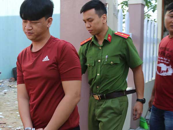 Níu kéo tình cảm bất thành, thanh niên lao vào phòng ngủ đâm bạn gái tới tấp