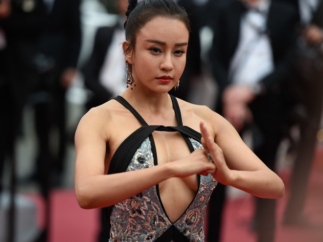 Sốc trước các trò lố trên thảm đỏ LHP Cannes 2019, xuất hiện ồ ạt mỹ nhân đến từ Trung Quốc