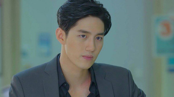 Đêm ấy chị sếp đã chủ động đến phòng tôi, khó thoát được ải mỹ nhân và tôi đã phản bội người vợ xinh đẹp