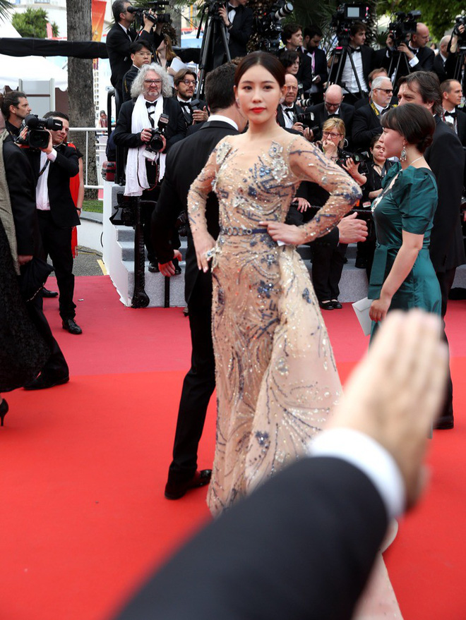 Sốc trước các trò lố trên thảm đỏ LHP Cannes 2019, xuất hiện ồ ạt mỹ nhân đến từ Trung Quốc