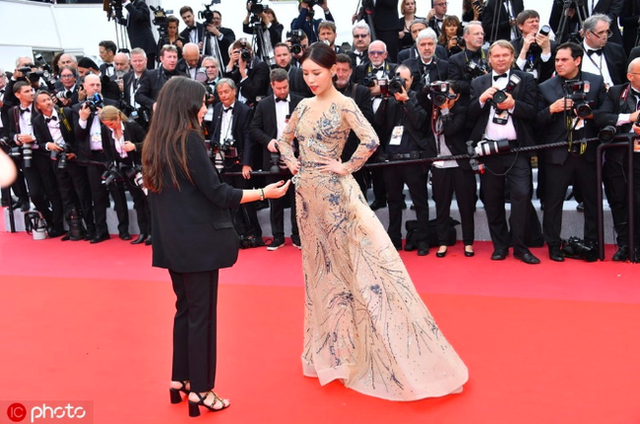 Sốc trước các trò lố trên thảm đỏ LHP Cannes 2019, xuất hiện ồ ạt mỹ nhân đến từ Trung Quốc