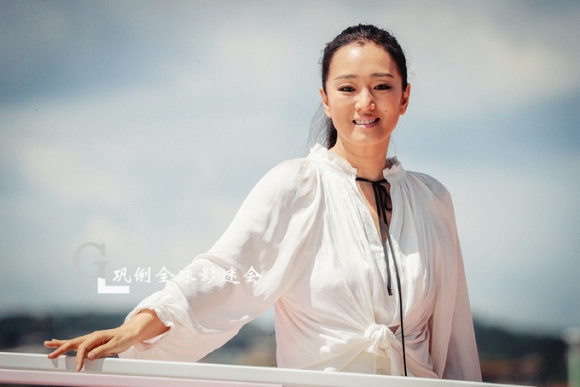 Đại mỹ nhân Hoa ngữ Củng Lợi chính thức kết hôn với nhà soạn nhạc 71 tuổi sau thời gian dài gắn bó