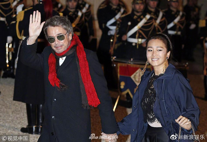 Đại mỹ nhân Hoa ngữ Củng Lợi chính thức kết hôn với nhà soạn nhạc 71 tuổi sau thời gian dài gắn bó