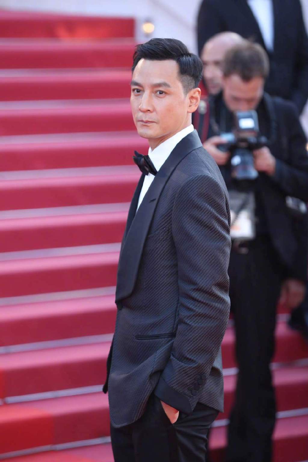 Thảm đỏ Cannes ngày 3: HLV The Face Thái Lan bất ngờ vùng lên chặt chém Bella Hadid cùng dàn mỹ nhân váy xẻ Thảm đỏ Cannes ngày 3: HLV The Face Thái Lan bất ngờ vùng lên chặt chém Bella Hadid cùng dàn mỹ nhân váy xẻ