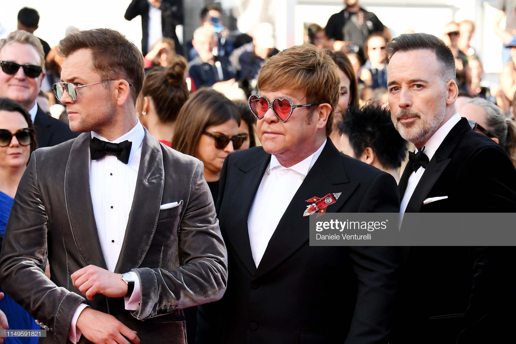 Thảm đỏ Cannes ngày 3: HLV The Face Thái Lan bất ngờ vùng lên chặt chém Bella Hadid cùng dàn mỹ nhân váy xẻ