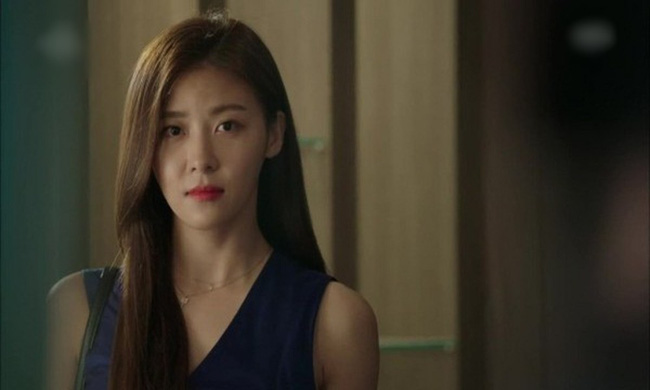 Suýt rơi vào lưới tình với người cũ trong chuyến công tác, vợ trẻ bừng tỉnh khi nhận được tin nhắn của chồng lúc nửa đêm