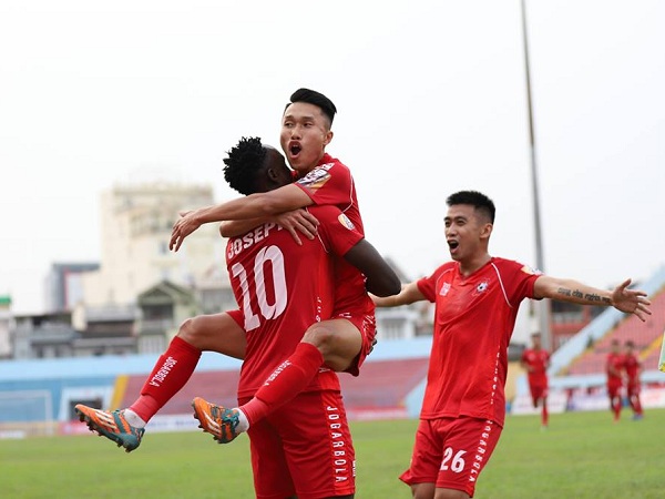 Hải Phòng 2-2 Thanh Hóa: Siêu phẩm, thẻ đỏ và tranh cãi gay gắt với trọng tài