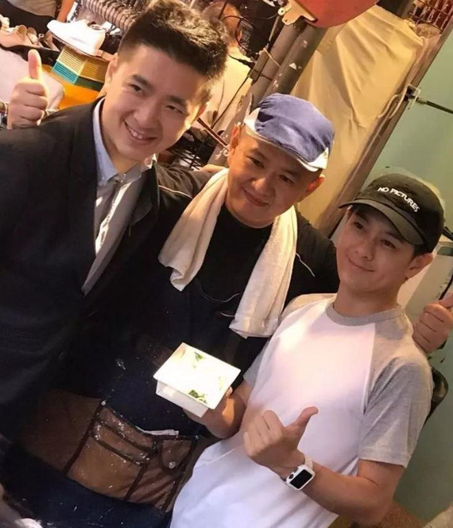 Lâm Chí Dĩnh giàu có bậc nhất, anh trai vất vả bán đồ ăn ở vỉa hè