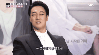 Dậy sóng khoảnh khắc lần đầu So Ji Sub gặp bạn gái kém 17 tuổi: Ai ngờ được nàng phỏng vấn ngay bên tình tin đồn!