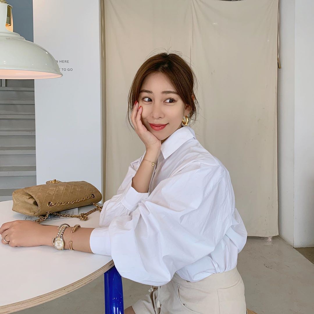 Nắng tưng bừng, các nàng mặc đồ hở chưa chắc đã hay bằng diện 4 items vừa mát mẻ vừa chống nắng hữu hiệu này