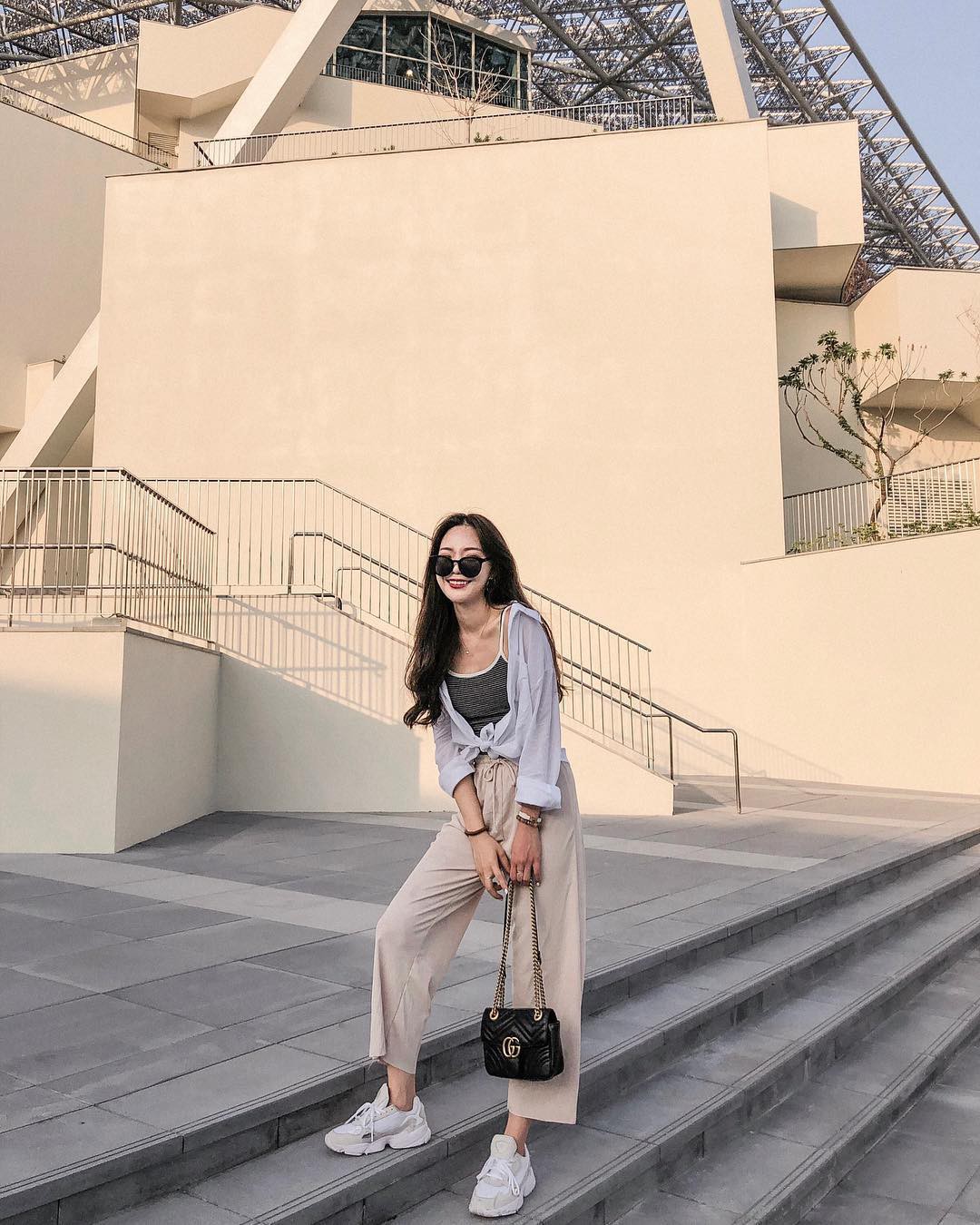 Nắng tưng bừng, các nàng mặc đồ hở chưa chắc đã hay bằng diện 4 items vừa mát mẻ vừa chống nắng hữu hiệu này