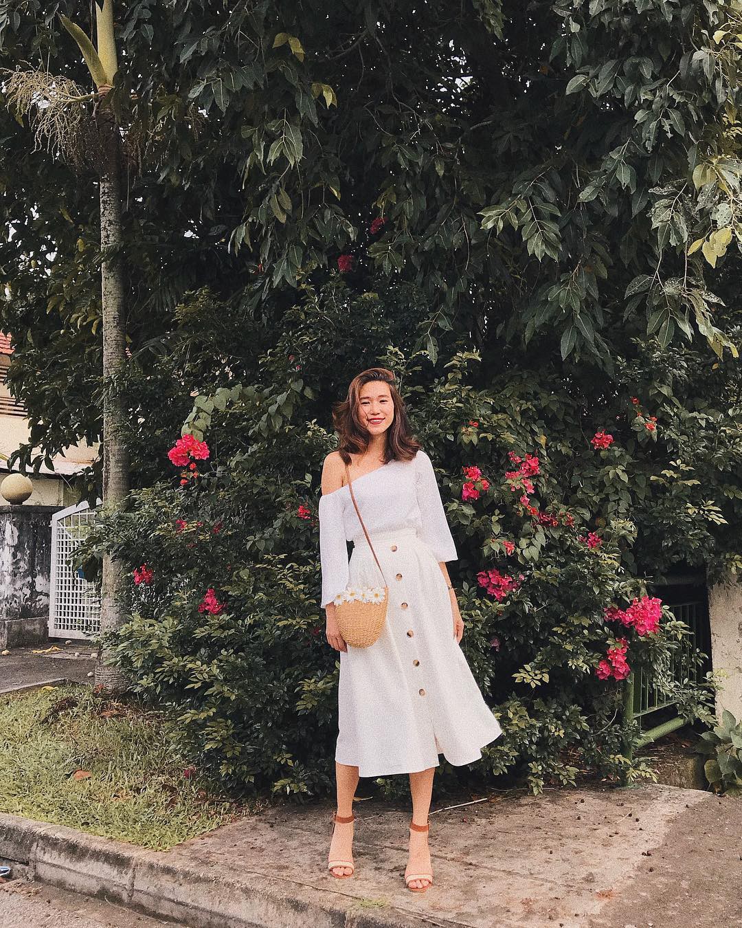 Nắng tưng bừng, các nàng mặc đồ hở chưa chắc đã hay bằng diện 4 items vừa mát mẻ vừa chống nắng hữu hiệu này