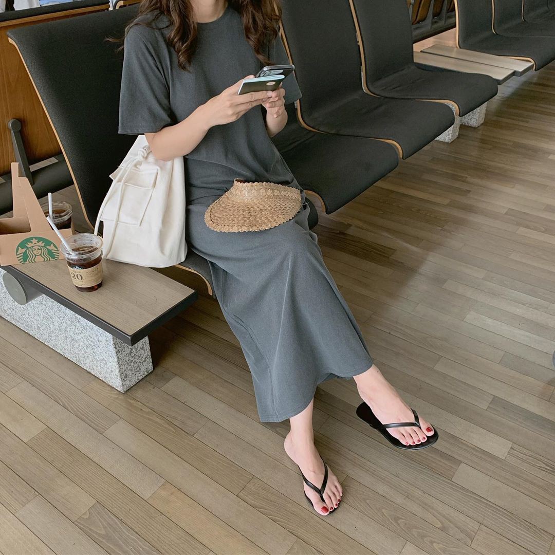 Nắng tưng bừng, các nàng mặc đồ hở chưa chắc đã hay bằng diện 4 items vừa mát mẻ vừa chống nắng hữu hiệu này