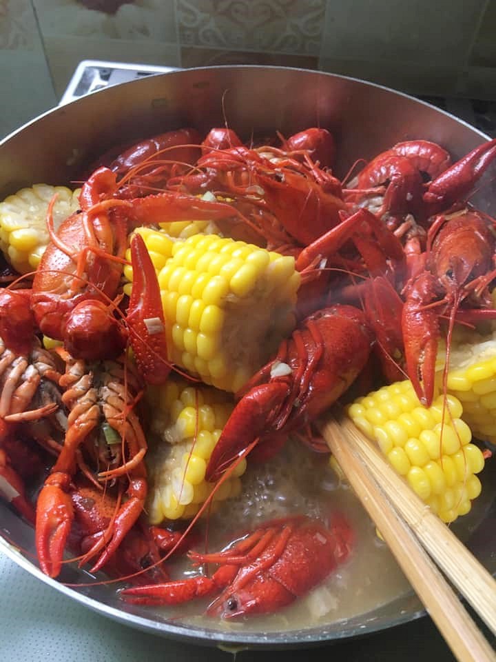 Tôm hùm đất giá nào cũng có bán tràn lan trên mạng, chị em nội trợ mua ầm ầm