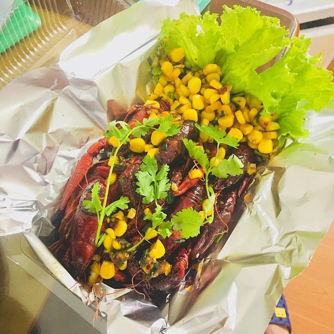 Tôm hùm đất giá nào cũng có bán tràn lan trên mạng, chị em nội trợ mua ầm ầm