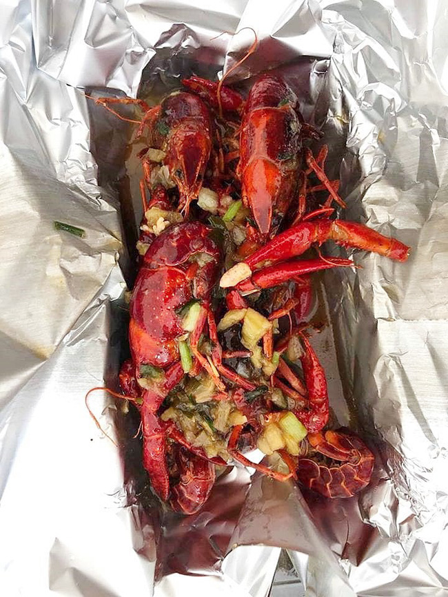 Tôm hùm đất giá nào cũng có bán tràn lan trên mạng, chị em nội trợ mua ầm ầm