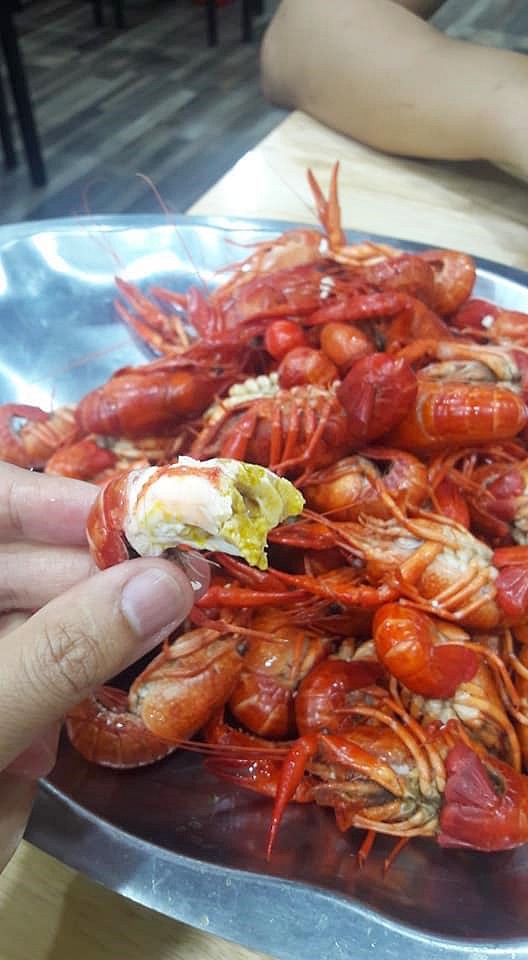 Tôm hùm đất giá nào cũng có bán tràn lan trên mạng, chị em nội trợ mua ầm ầm