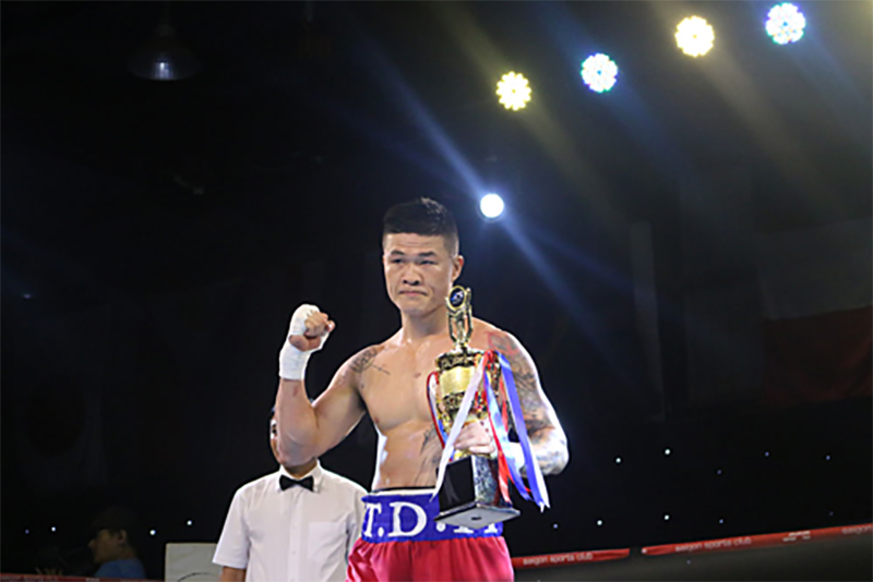Trương Đình Hoàng knock-out võ sĩ Thái Lan ở giải WBA châu Á