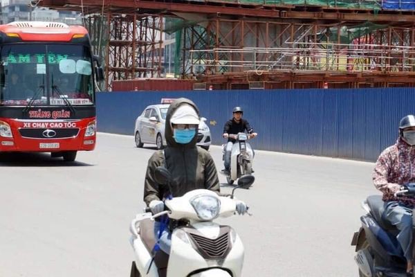 Chuyên gia cảnh báo người dân hạn chế ra đường ngày Hà Nội nắng nóng