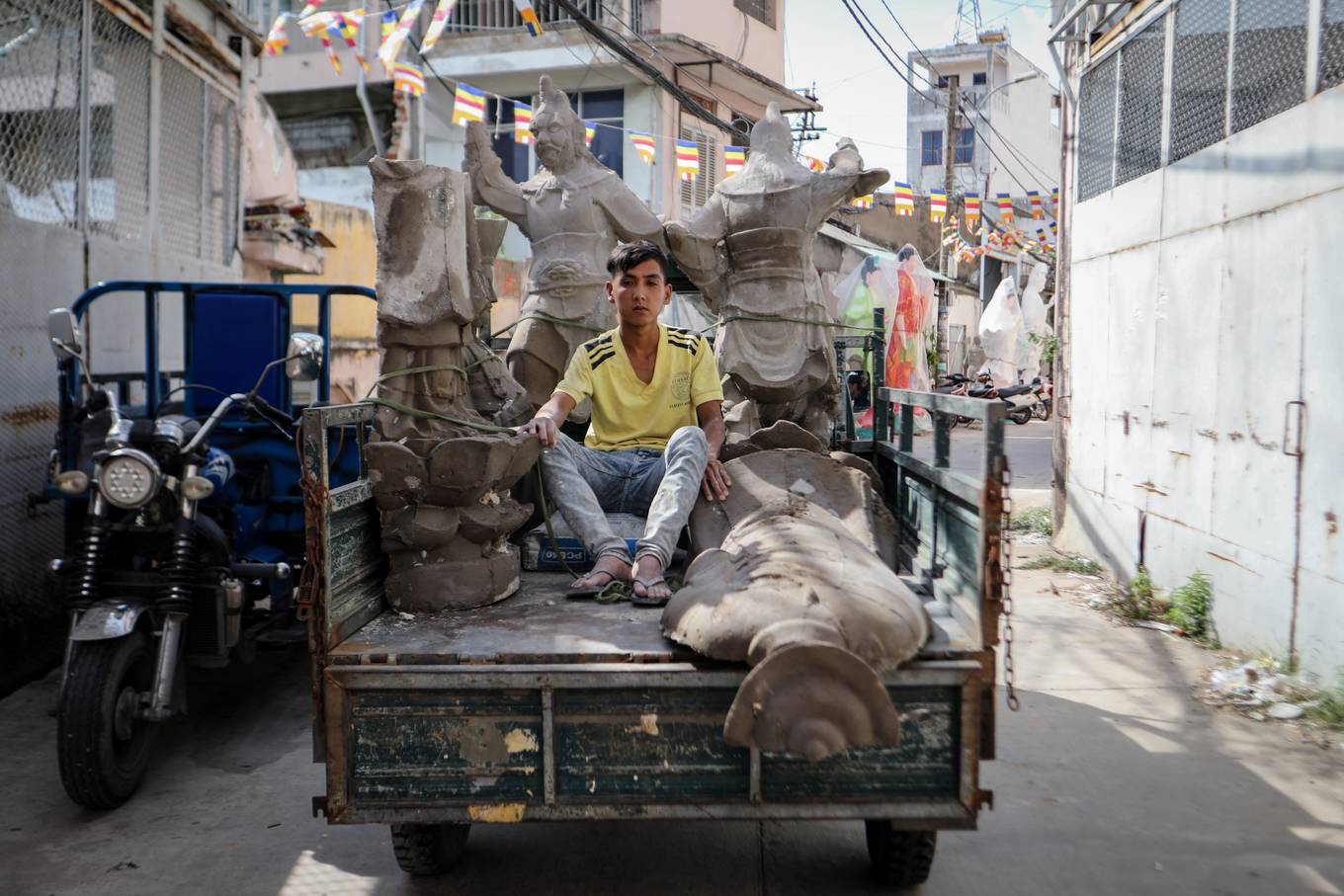 Xóm làm tượng Phật gần trăm tuổi ở Sài Gòn