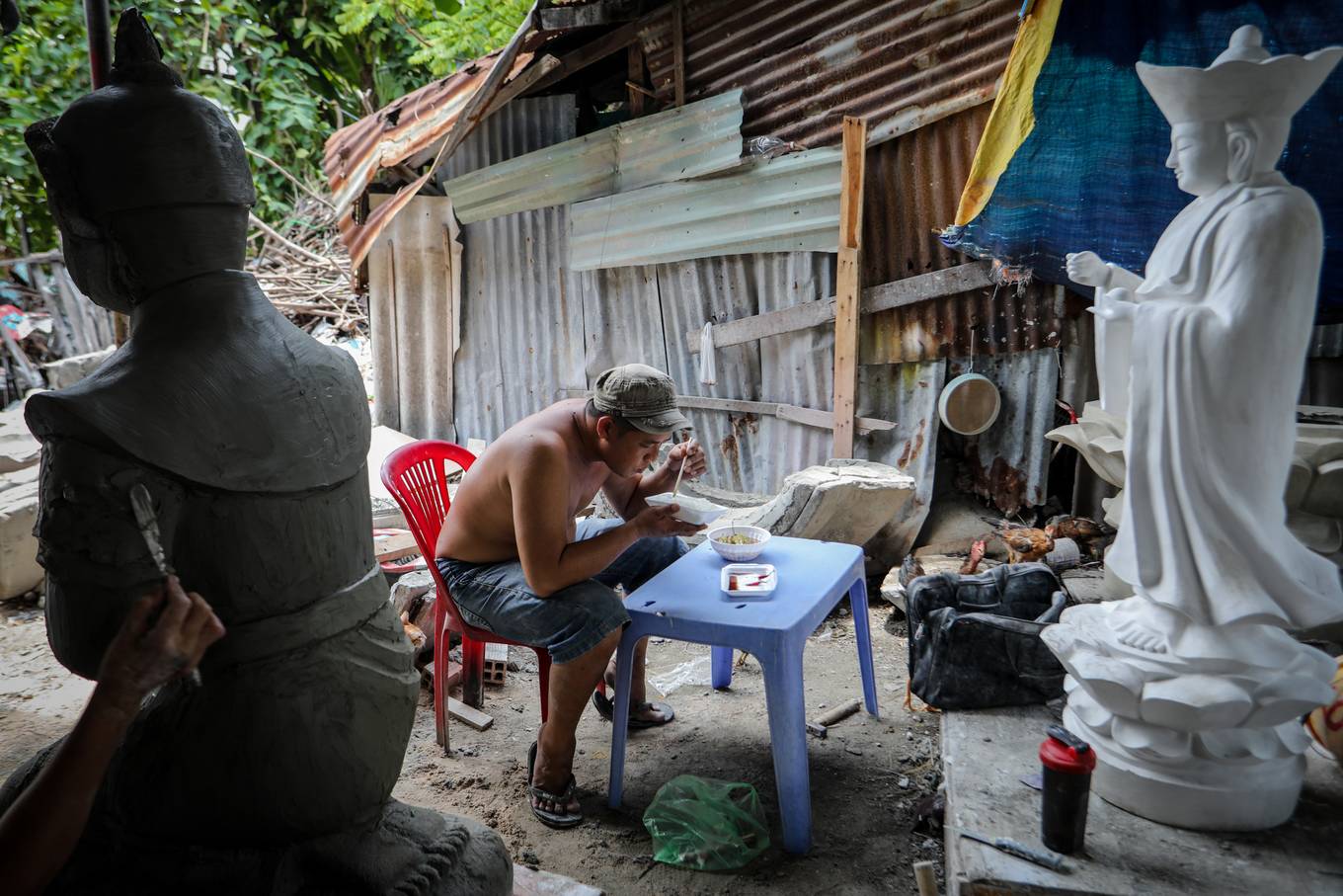 Xóm làm tượng Phật gần trăm tuổi ở Sài Gòn