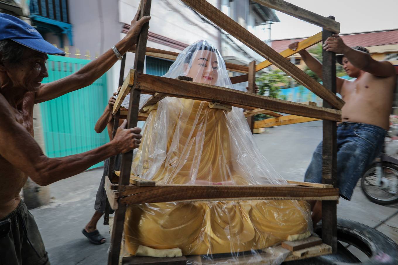 Xóm làm tượng Phật gần trăm tuổi ở Sài Gòn