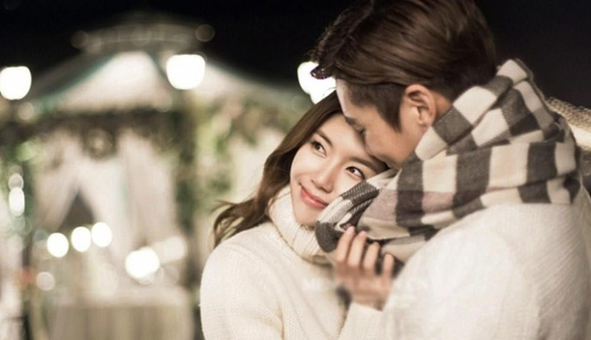 Đêm tân hôn, khi đang cao trào thì chồng bật dậy mặc quần áo đi ngay, bỏ mặc tôi ấm ức ôm gối khóc không ra tiếng