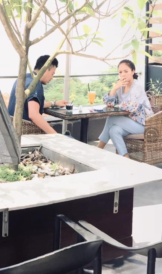Lộ ảnh Thu Quỳnh phì phèo điếu thuốc cạnh Tuấn Tú, My Sói sắp nhập chị Huệ (Về Nhà Đi Con) thật rồi!