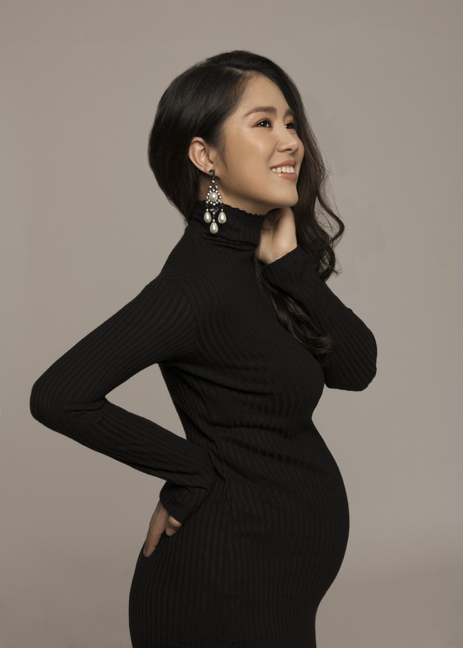 Lê Phương vô tình để lộ giới tính con sau ồn ào chỉ trích vì khoe bụng bầu