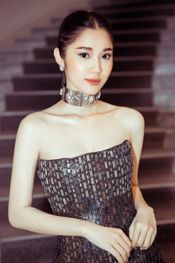 Ngọc Trinh dự tiệc cùng thiên thần Victorias Secret ở Cannes