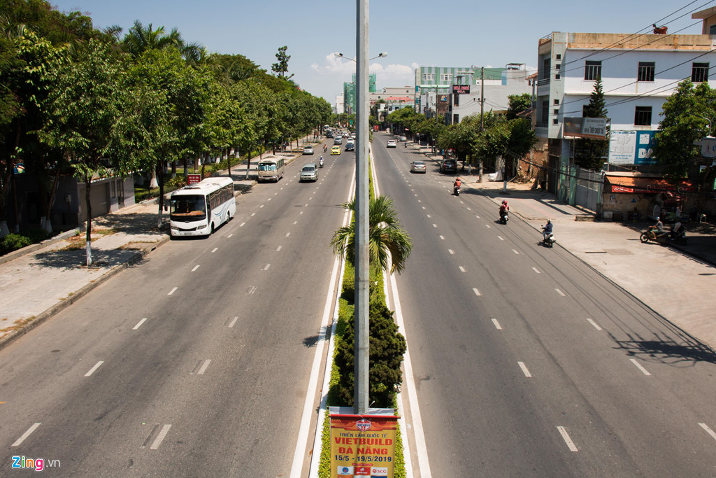 Nóng như chảo lửa, người dân Đà Nẵng chui gầm cầu nghỉ trưa