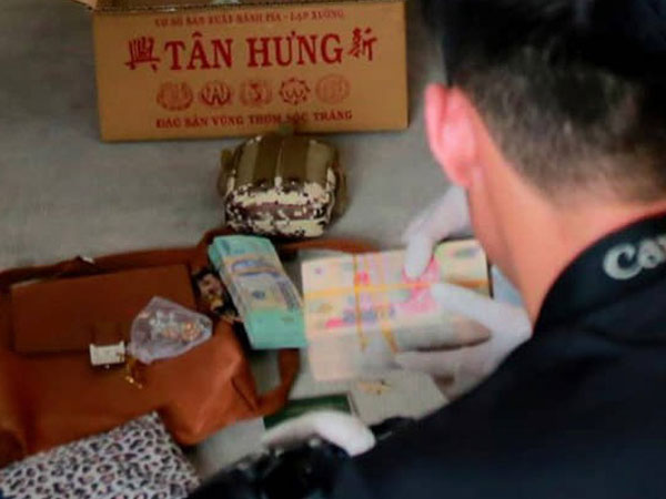 Hé lộ tài sản khủng đến hàng tỷ đồng trên xe của nhóm nghi can xác người bê tông ở Bình Dương