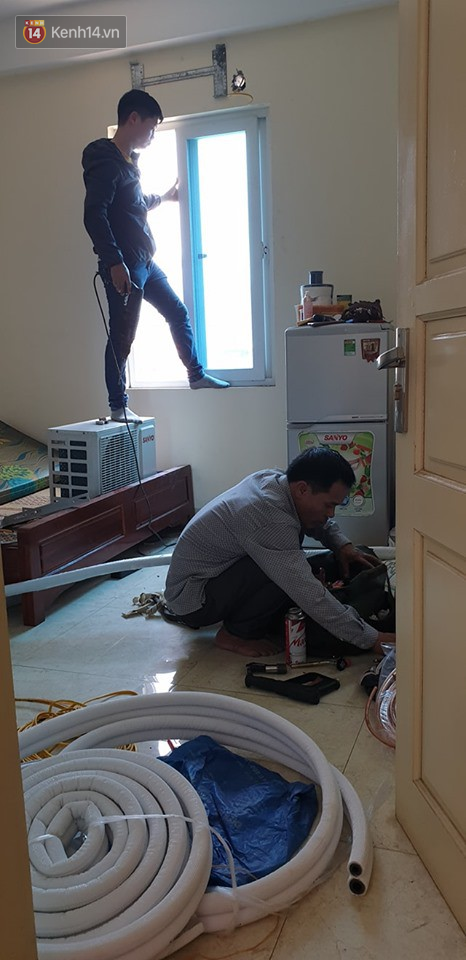 Nắng nóng đỉnh điểm ở Hà Nội, thợ điều hòa kiếm tiền triệu mỗi ngày