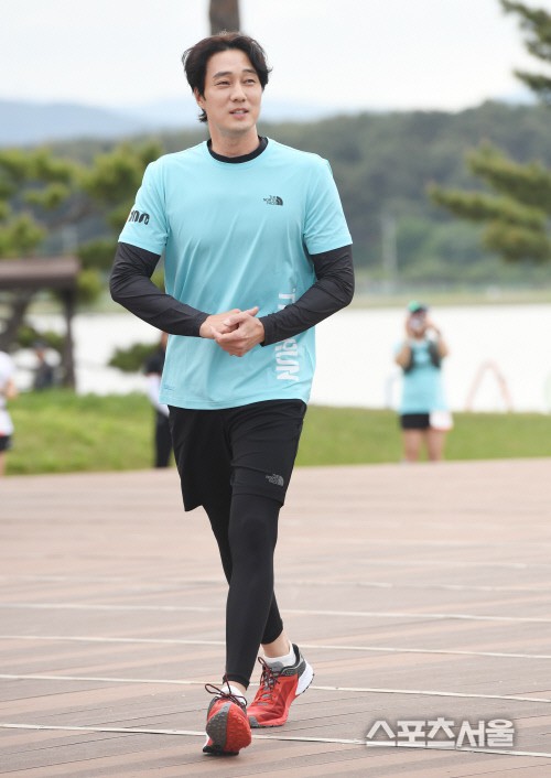 So Ji Sub lần đầu xuất hiện sau tin hẹn hò mỹ nhân kém 17 tuổi: Biểu cảm nói lên tất cả! So Ji Sub lần đầu xuất hiện sau tin hẹn hò mỹ nhân kém 17 tuổi: Biểu cảm nói lên tất cả!