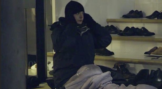 Thiếu gia ngập trong hàng hiệu tỉnh ngộ sau 1 đêm sống như người vô gia cư