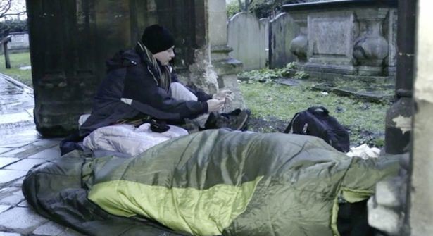 Thiếu gia ngập trong hàng hiệu tỉnh ngộ sau 1 đêm sống như người vô gia cư