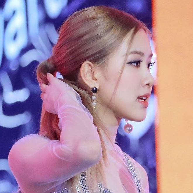 Tóc đuôi ngựa rất trẻ trung nhưng cũng khiến nhiều sao rơi vào cảnh... hói đầu