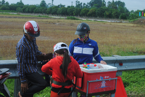 Dân chờ cả đời nay được đặt chân lên cầu Vàm Cống