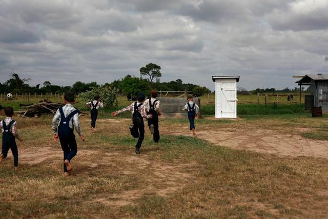 Bí ẩn ngôi làng phụ nữ thức dậy với dấu tinh dịch trên người nhưng không nhớ điều gì