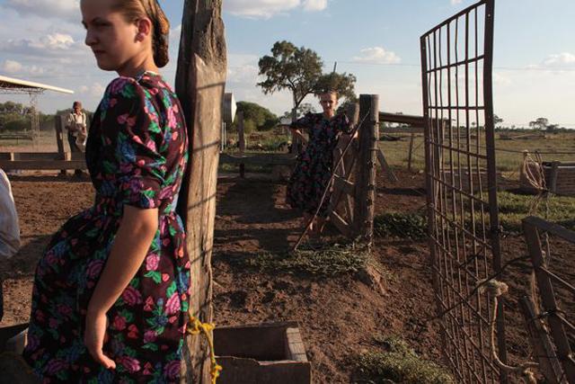 Bí ẩn ngôi làng phụ nữ thức dậy với dấu tinh dịch trên người nhưng không nhớ điều gì