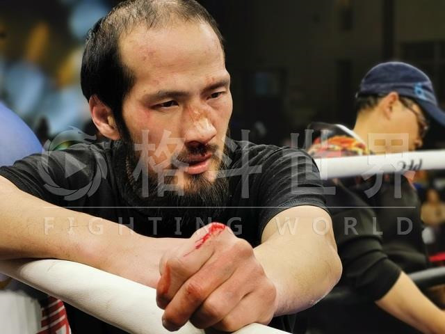 Từ Hiểu Đông mất 47 giây buộc cao thủ Vịnh Xuân nhập viện