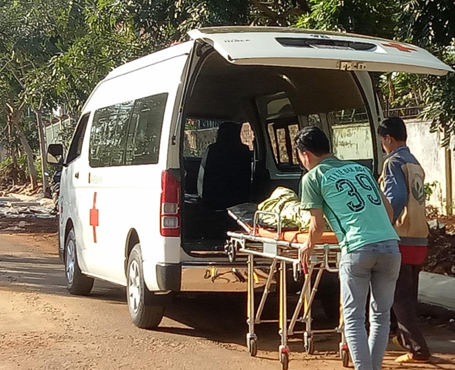 Cha dùng chổi đánh chết con gái 9 tuổi